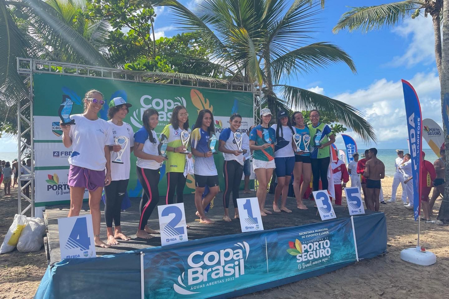Gabriela Soriano e Renan Barbosa são campeões da prova de 2,5 km da Copa Brasil em Porto Seguro