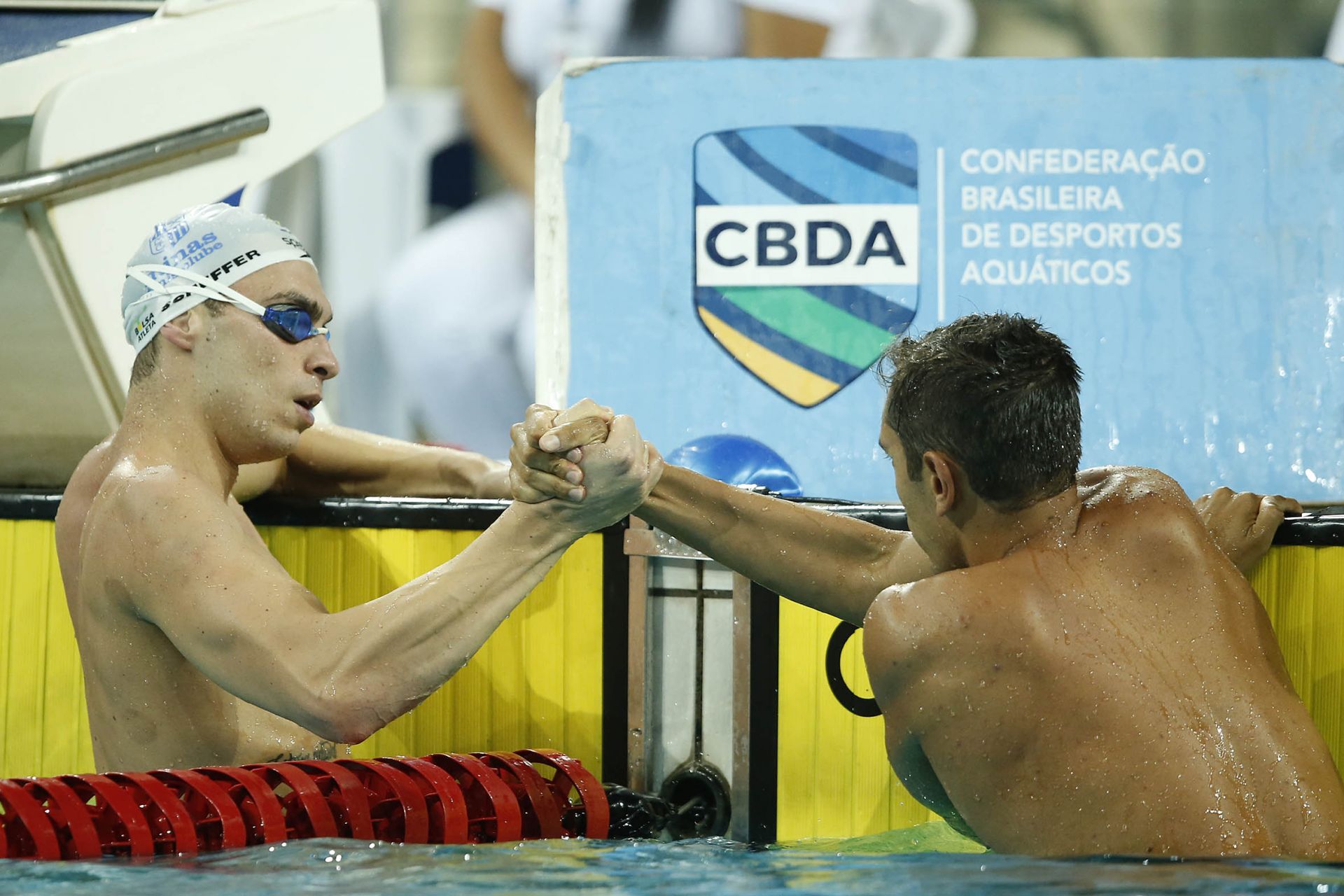 Brasil garante vaga olímpica no revezamento 4x200m livre feminino